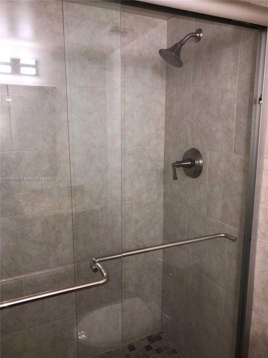 Small Image of 1420 BRICKELL BAY DR #1506D, Miami Number 21