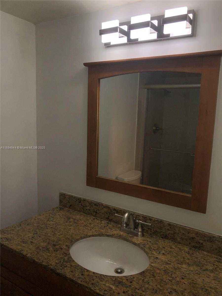 Small Image of 1420 BRICKELL BAY DR #1506D, Miami Number 22