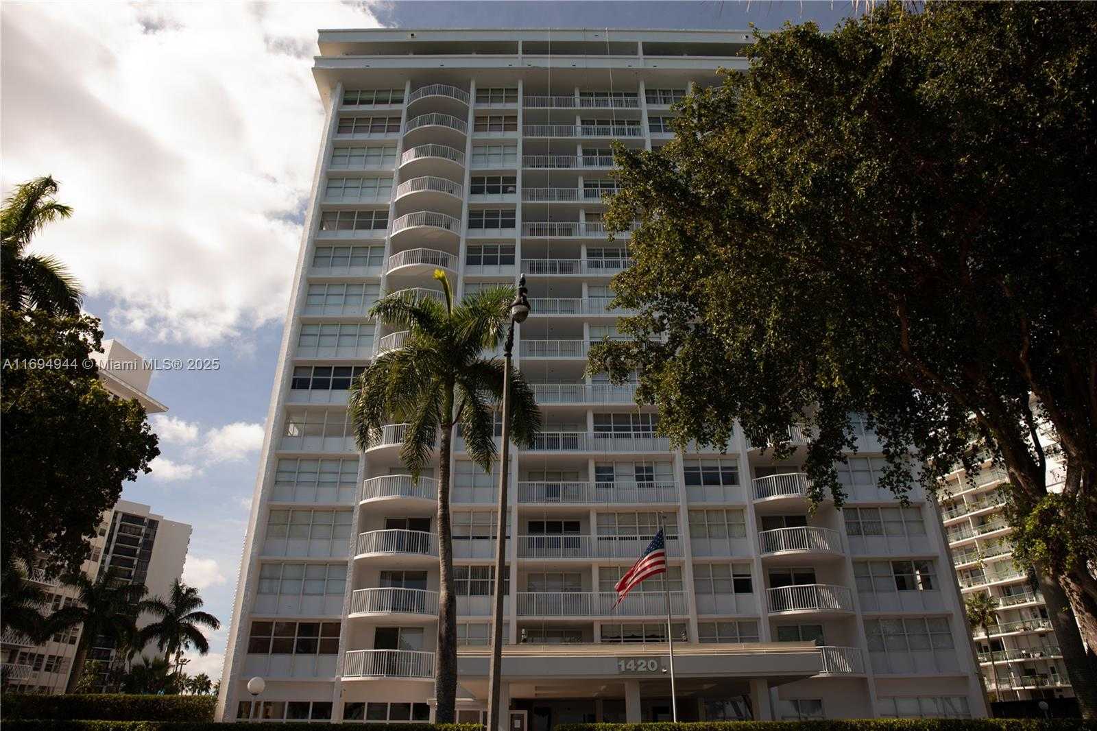 Small Image of 1420 BRICKELL BAY DR #1506D, Miami Number 34