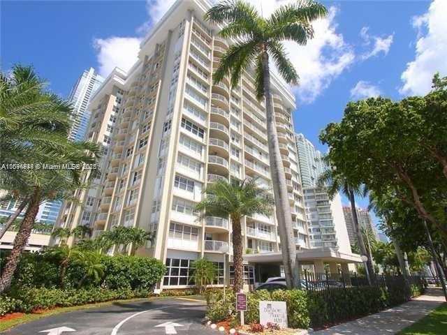 Small Image of 1420 BRICKELL BAY DR #1506D, Miami Number 5