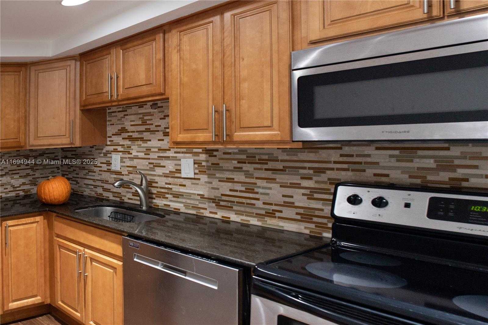 Small Image of 1420 BRICKELL BAY DR #1506D, Miami Number 57