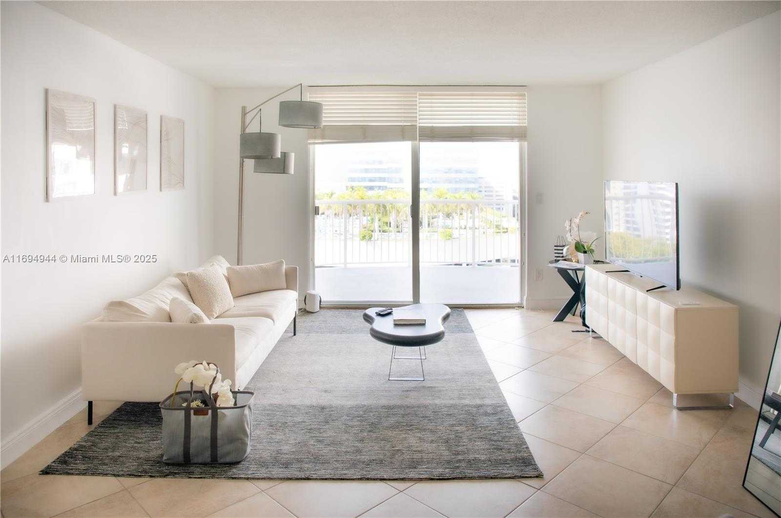 Small Image of 1420 BRICKELL BAY DR #1506D, Miami Number 8