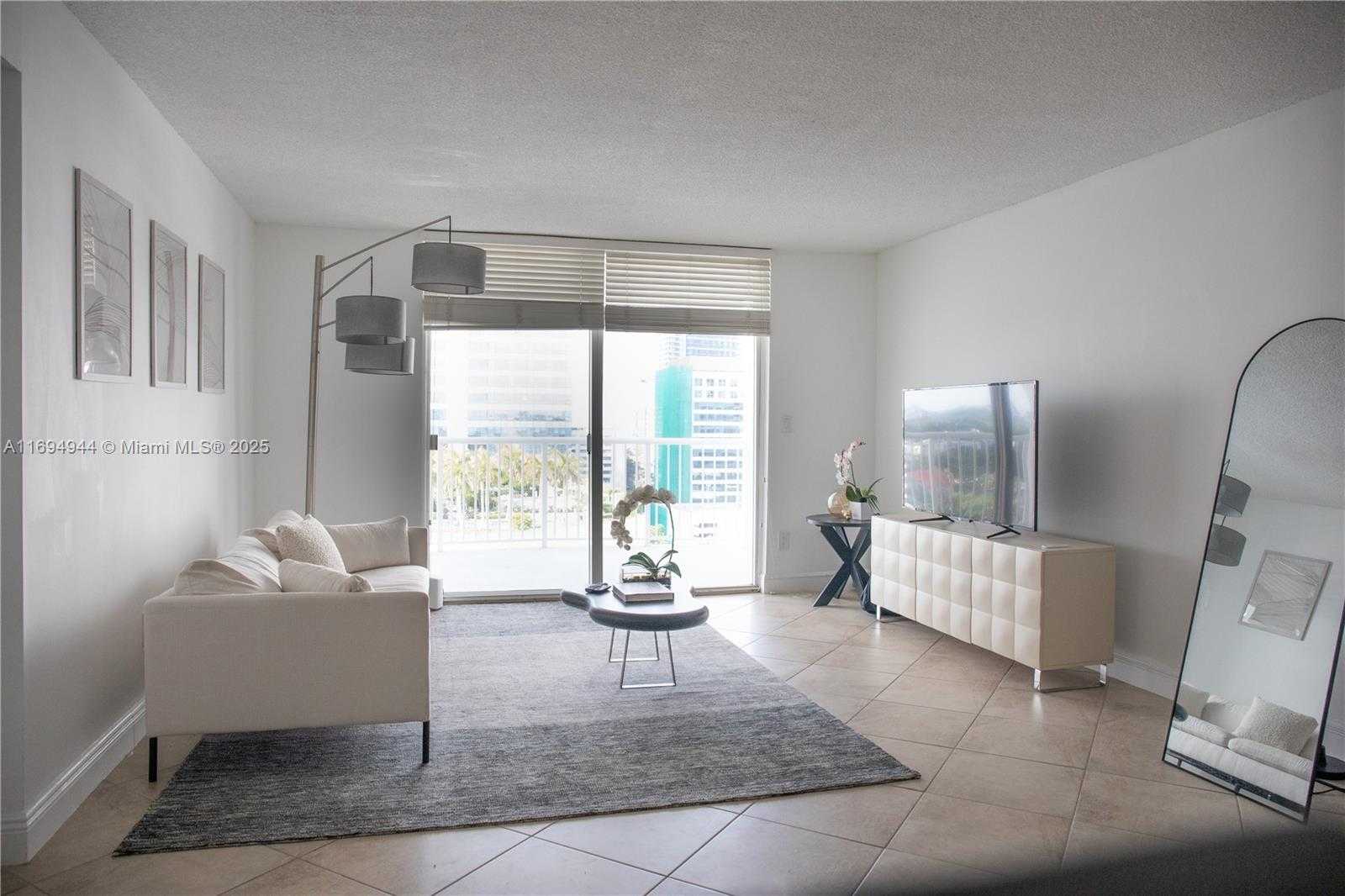 Small Image of 1420 BRICKELL BAY DR #1506D, Miami Number 9