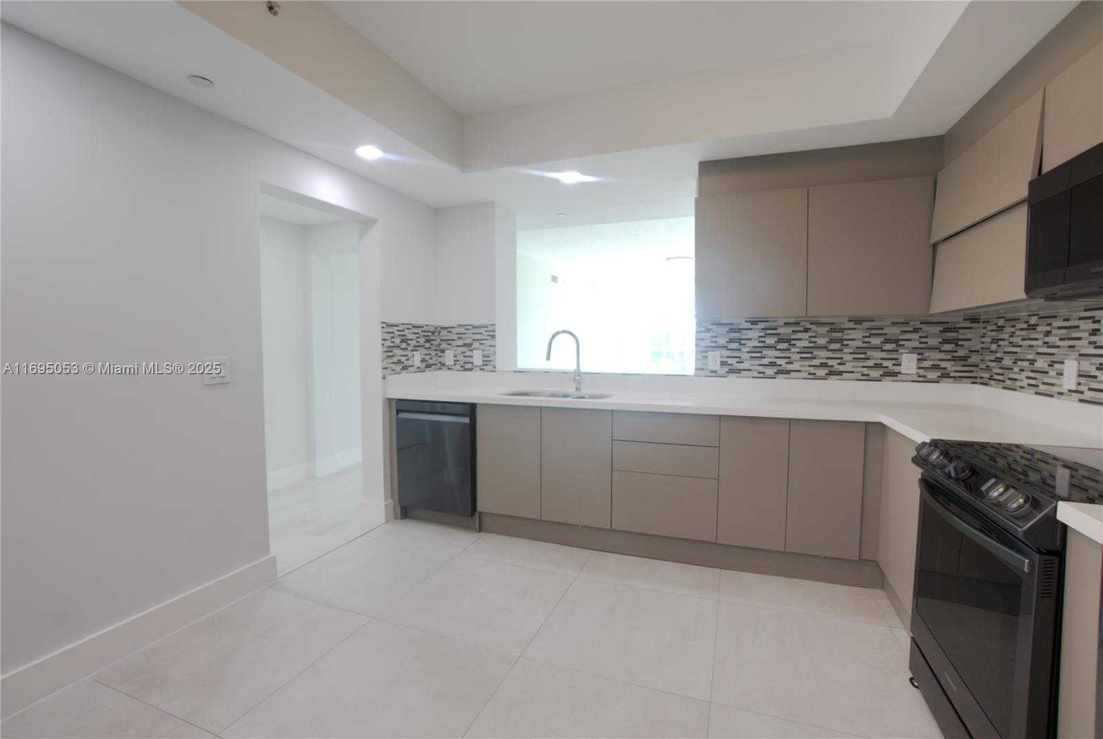Small Image of 3330 NORTH EAST 190TH ST #1316, Aventura Number 4