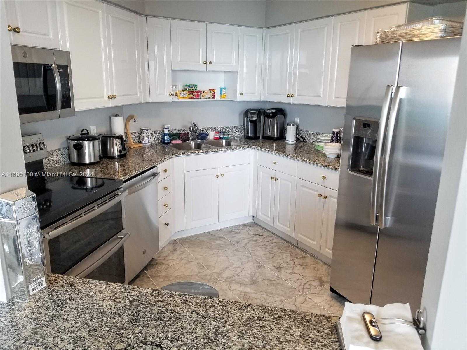 Small Image of 5161 COLLINS AVE #1714, Miami Beach Number 2