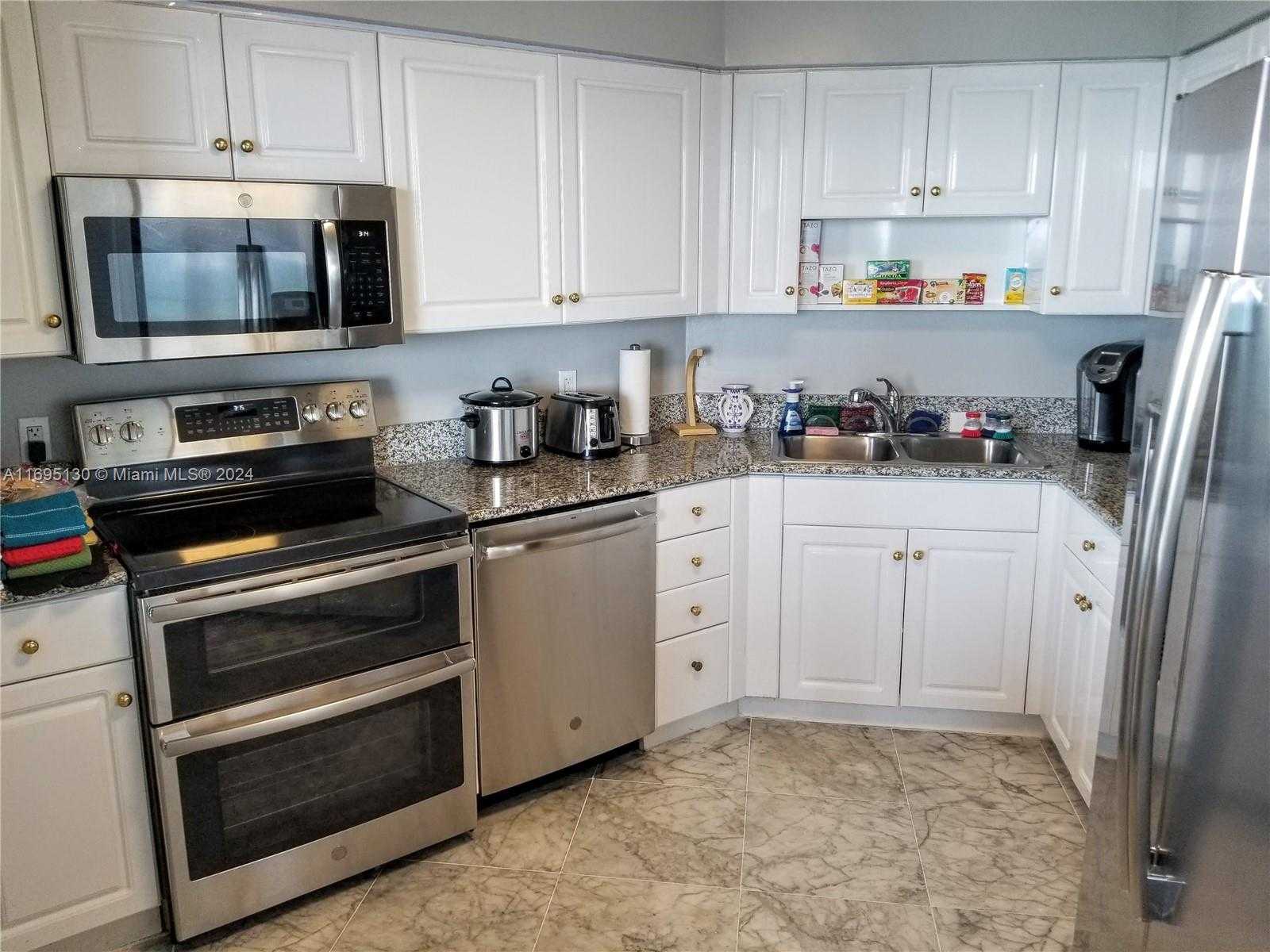 Small Image of 5161 COLLINS AVE #1714, Miami Beach Number 3