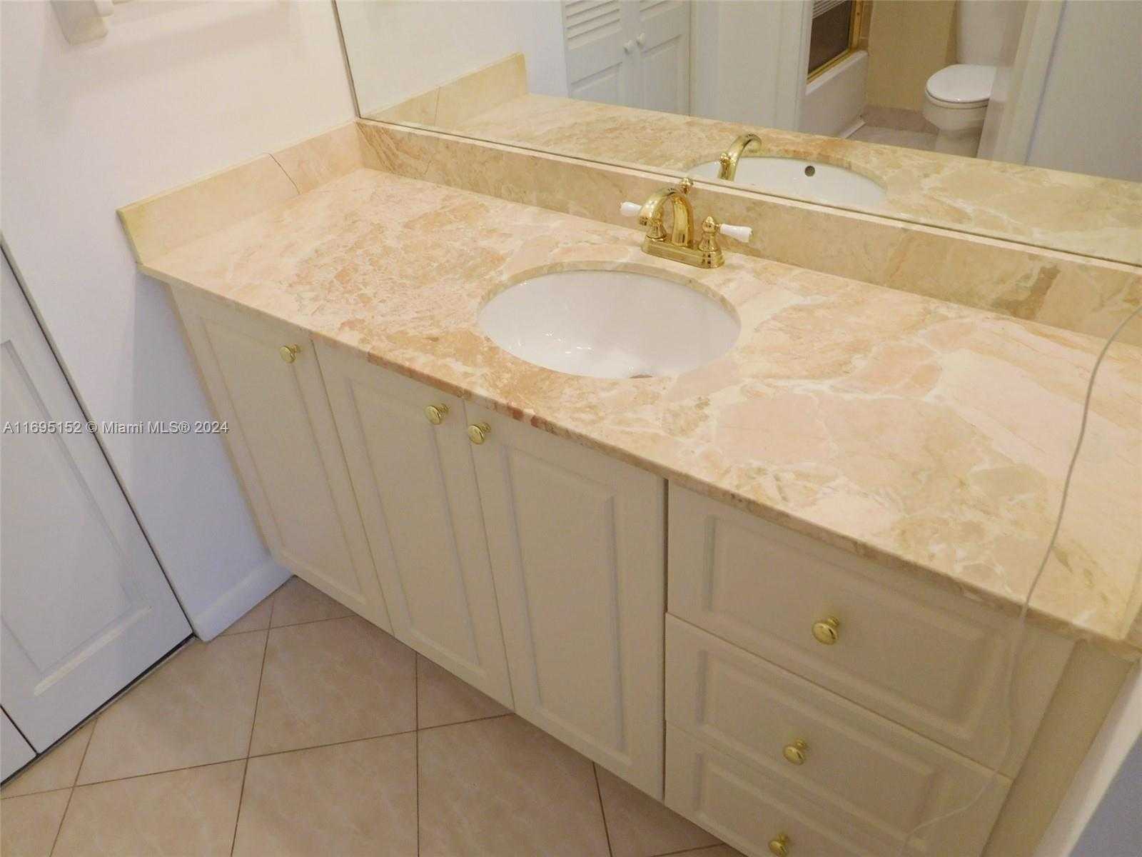 Small Image of 3800 SOUTH OCEAN DR #305, Hollywood Number 9
