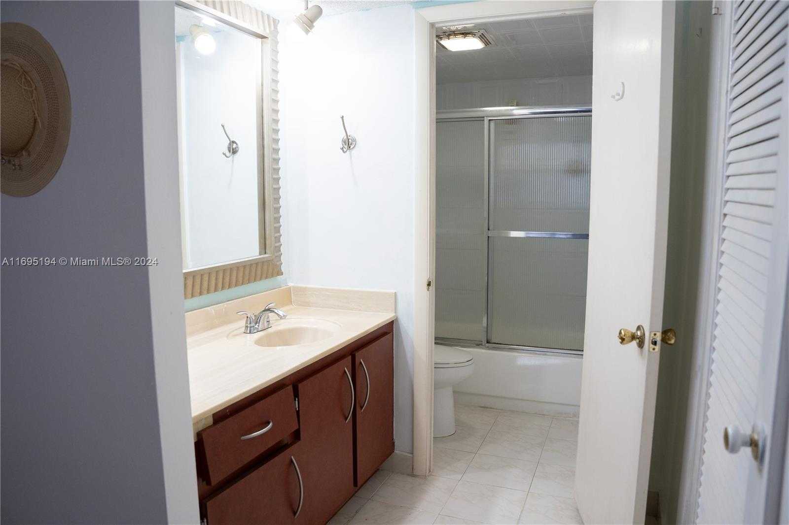 Small Image of 6039 COLLINS AVE #412, Miami Beach Number 22