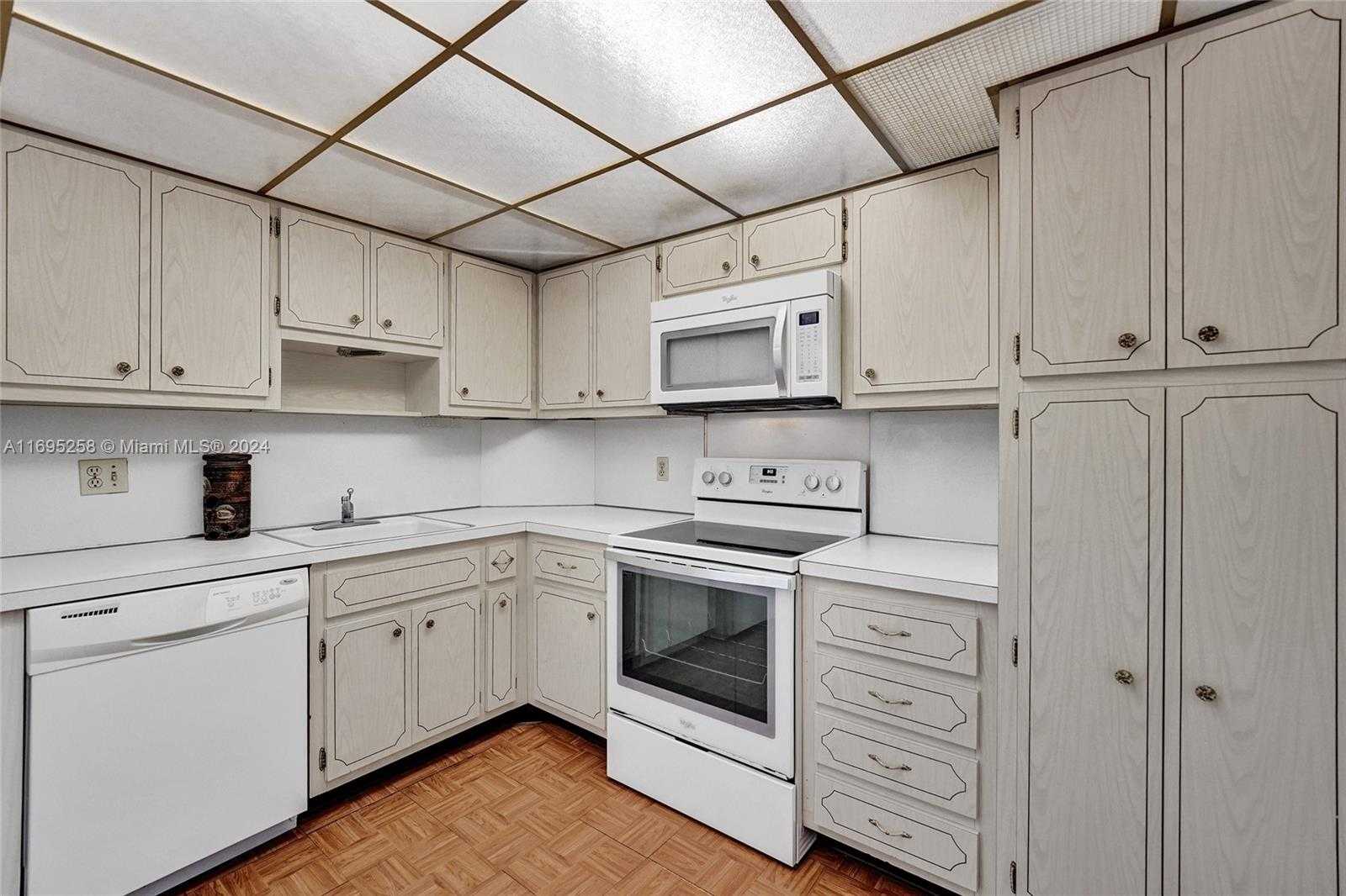 Small Image of 1965 SOUTH OCEAN DR #7K, Hallandale Beach Number 18