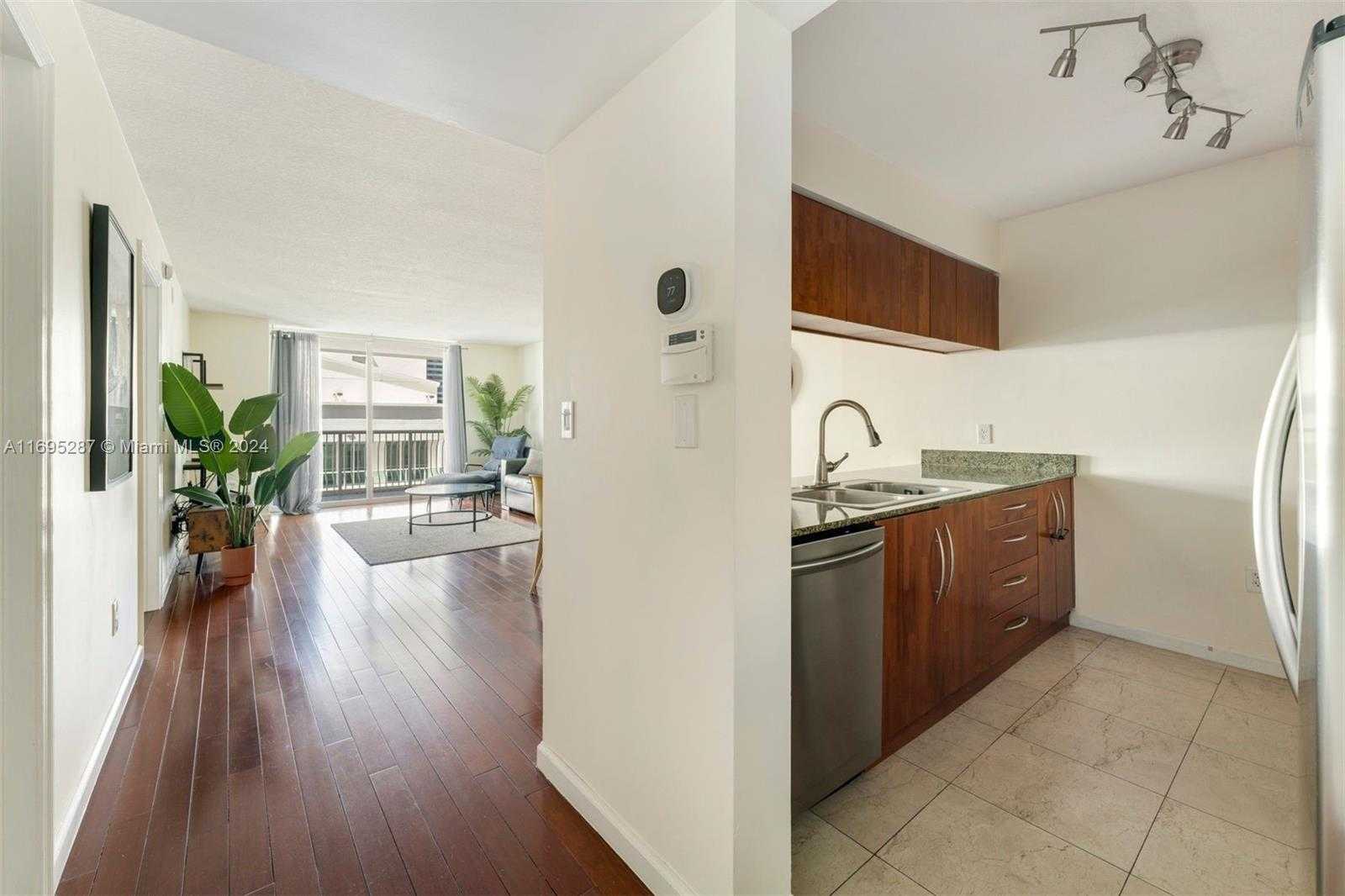 Small Image of 1200 BRICKELL BAY DR #2707, Miami Number 10