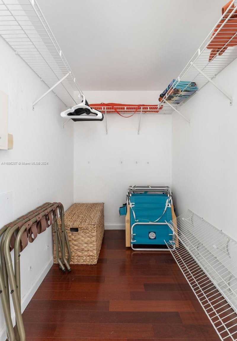 Small Image of 1200 BRICKELL BAY DR #2707, Miami Number 16