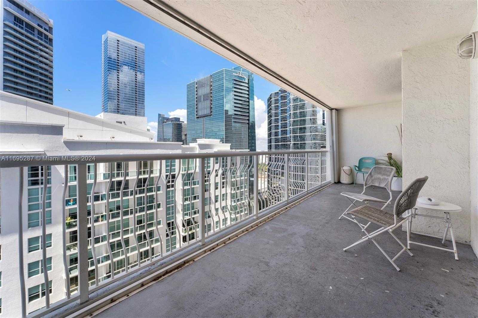 Small Image of 1200 BRICKELL BAY DR #2707, Miami Number 3