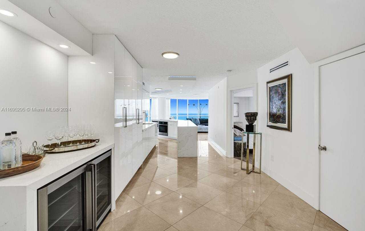 Small Image of 6301 COLLINS AVE #3101, Miami Beach Number 11