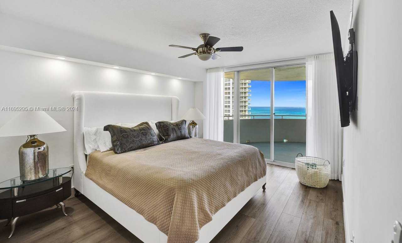 Small Image of 6301 COLLINS AVE #3101, Miami Beach Number 14