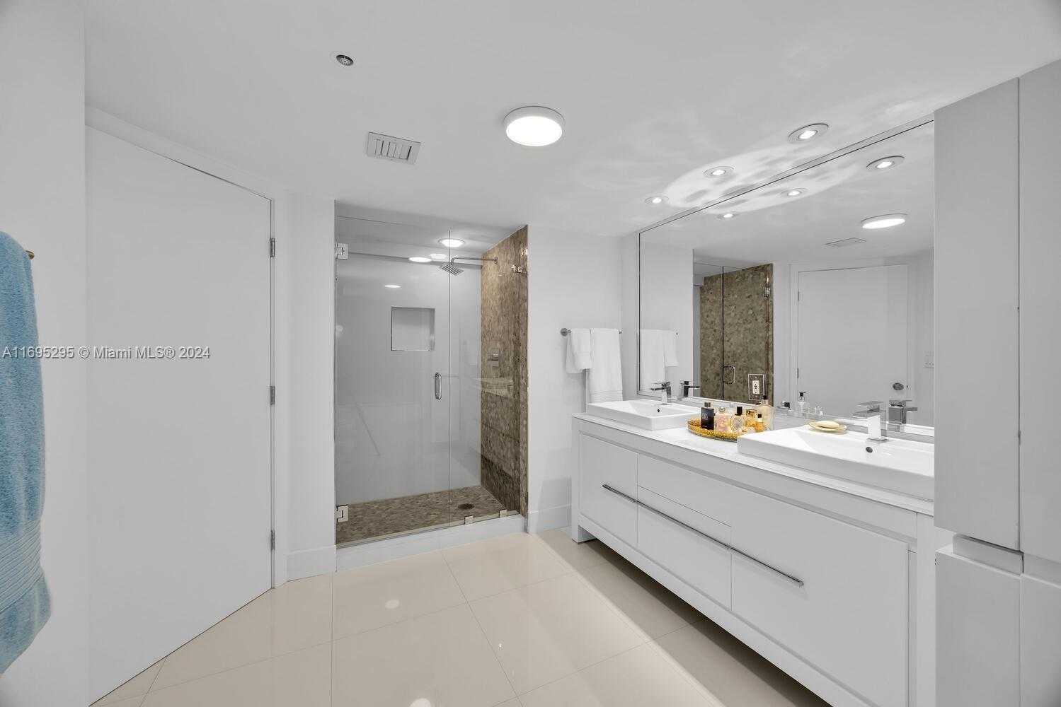 Small Image of 6301 COLLINS AVE #3101, Miami Beach Number 19