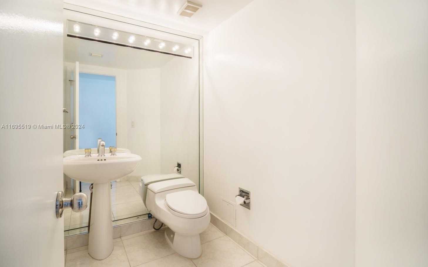 Small Image of 1000 ISLAND BLVD #802, Aventura Number 14
