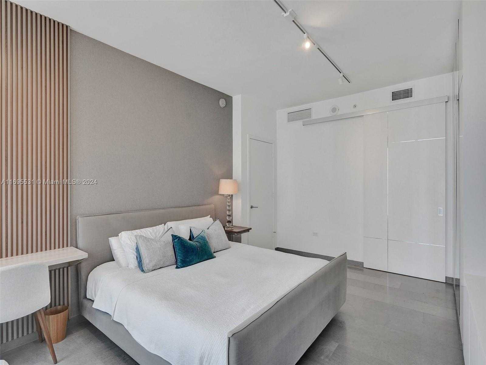 Small Image of 68 SOUTH EAST 6TH ST #2103, Miami Number 15