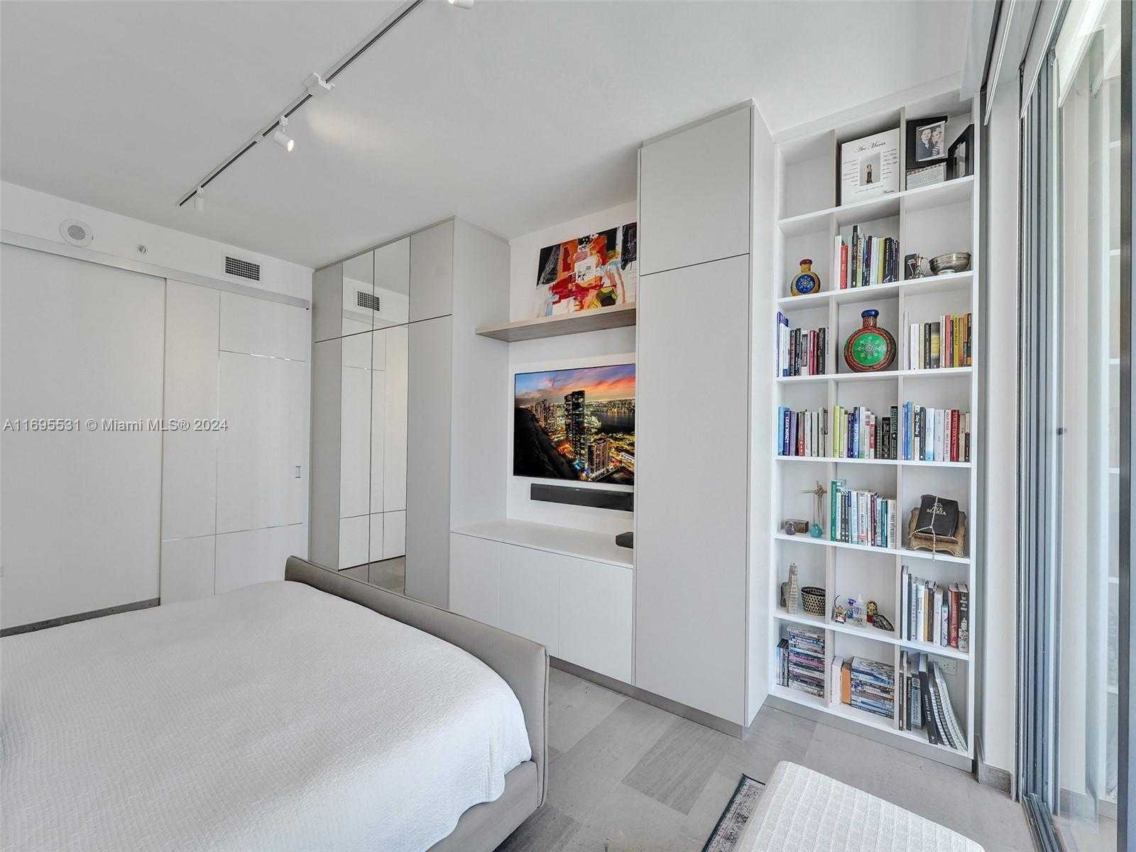 Small Image of 68 SOUTH EAST 6TH ST #2103, Miami Number 17