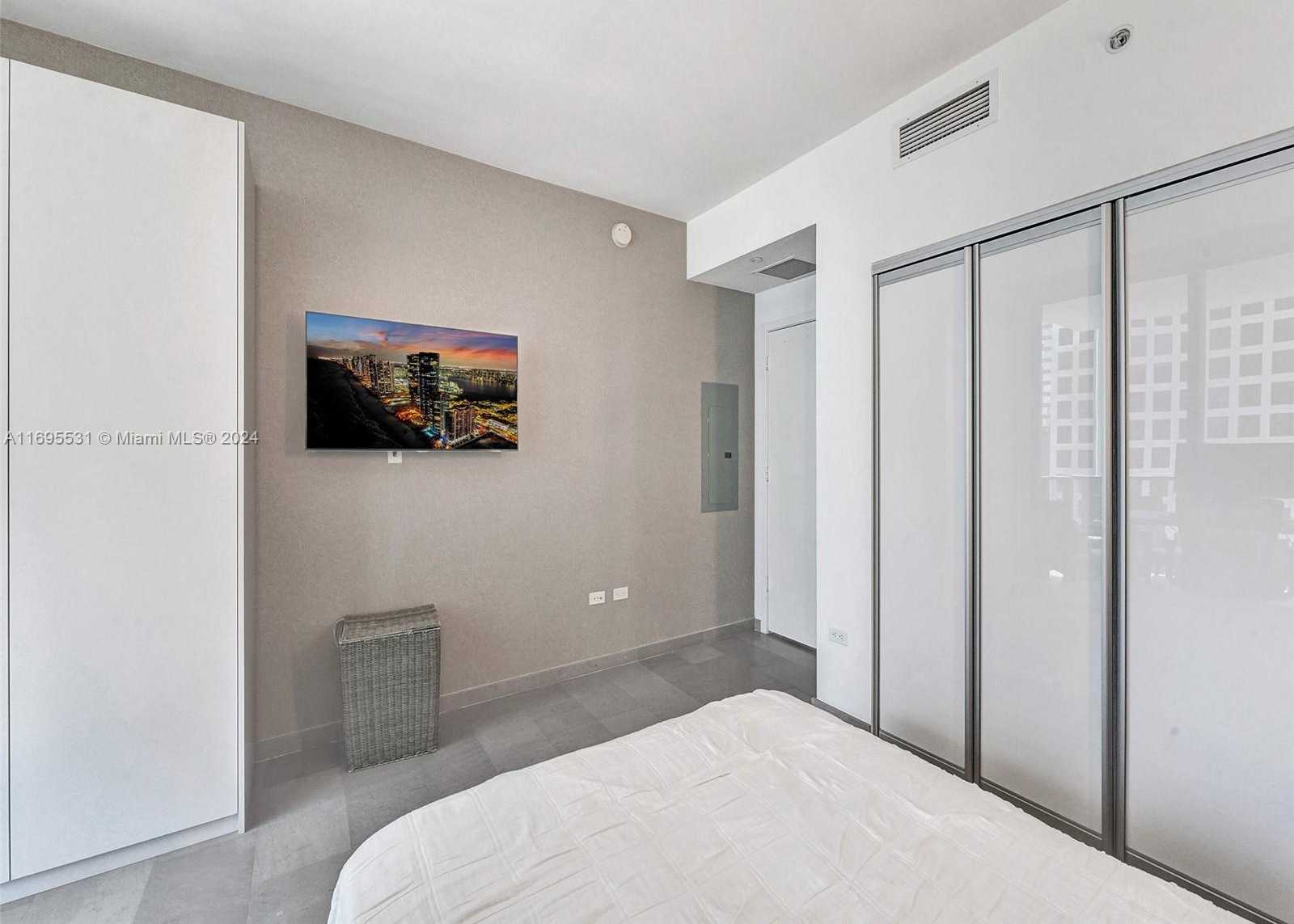 Small Image of 68 SOUTH EAST 6TH ST #2103, Miami Number 23