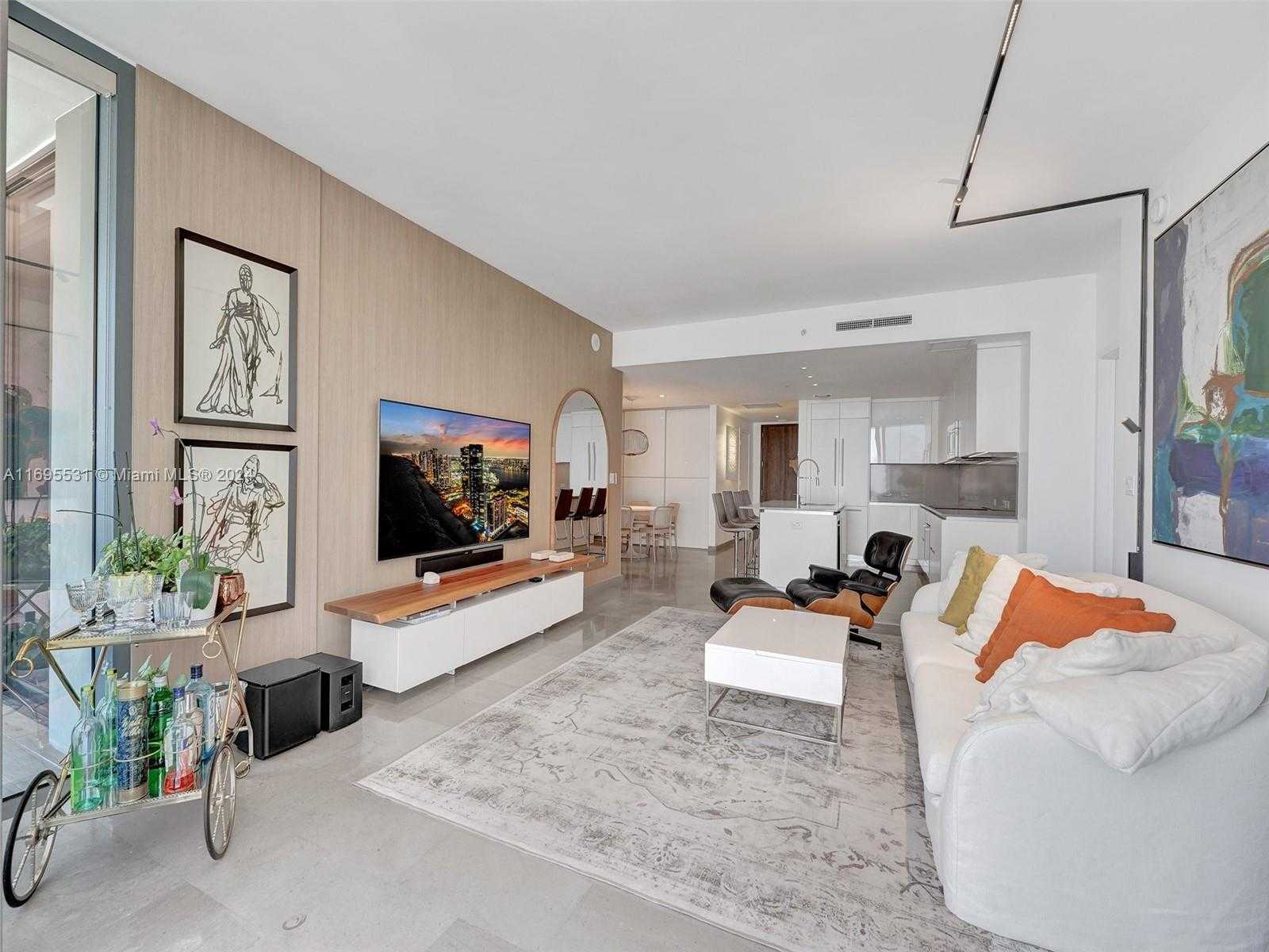 Small Image of 68 SOUTH EAST 6TH ST #2103, Miami Number 3