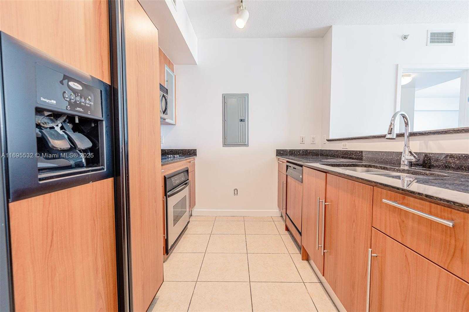 Small Image of 335 SOUTH BISCAYNE BLVD #1108, Miami Number 6