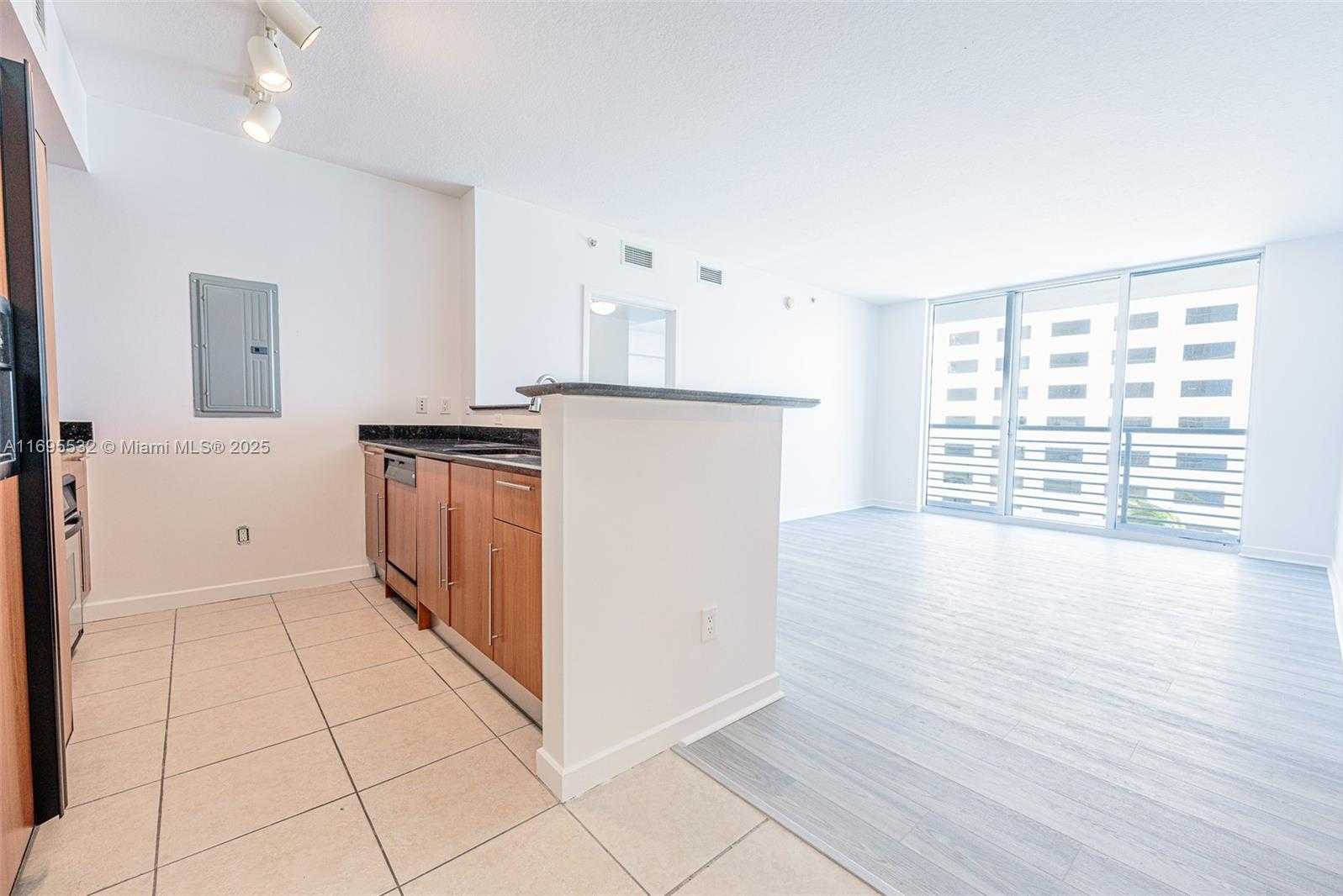Small Image of 335 SOUTH BISCAYNE BLVD #1108, Miami Number 8