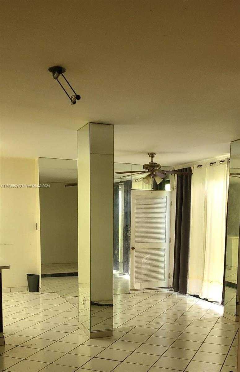 Small Image of 3564 MAGELLAN CIR #211-1, Aventura Number 4