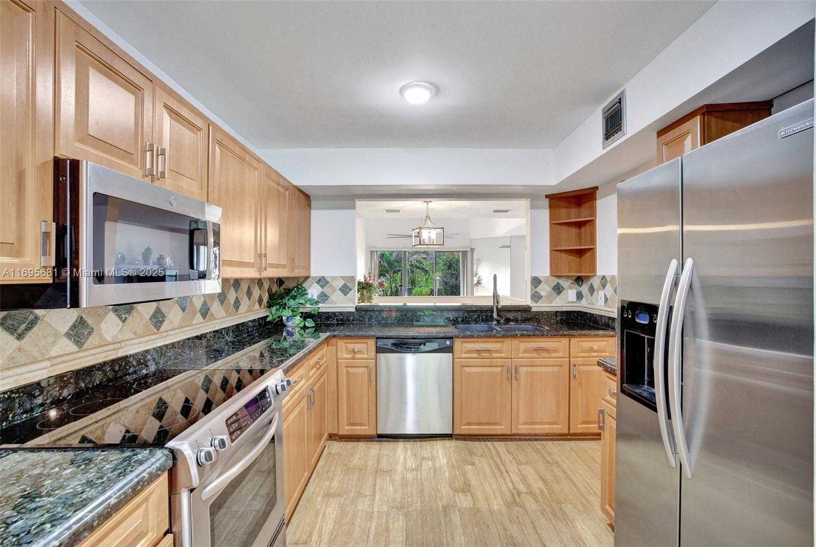 Small Image of 93 NORTH EAST 17TH CT #93, Fort Lauderdale Number 4