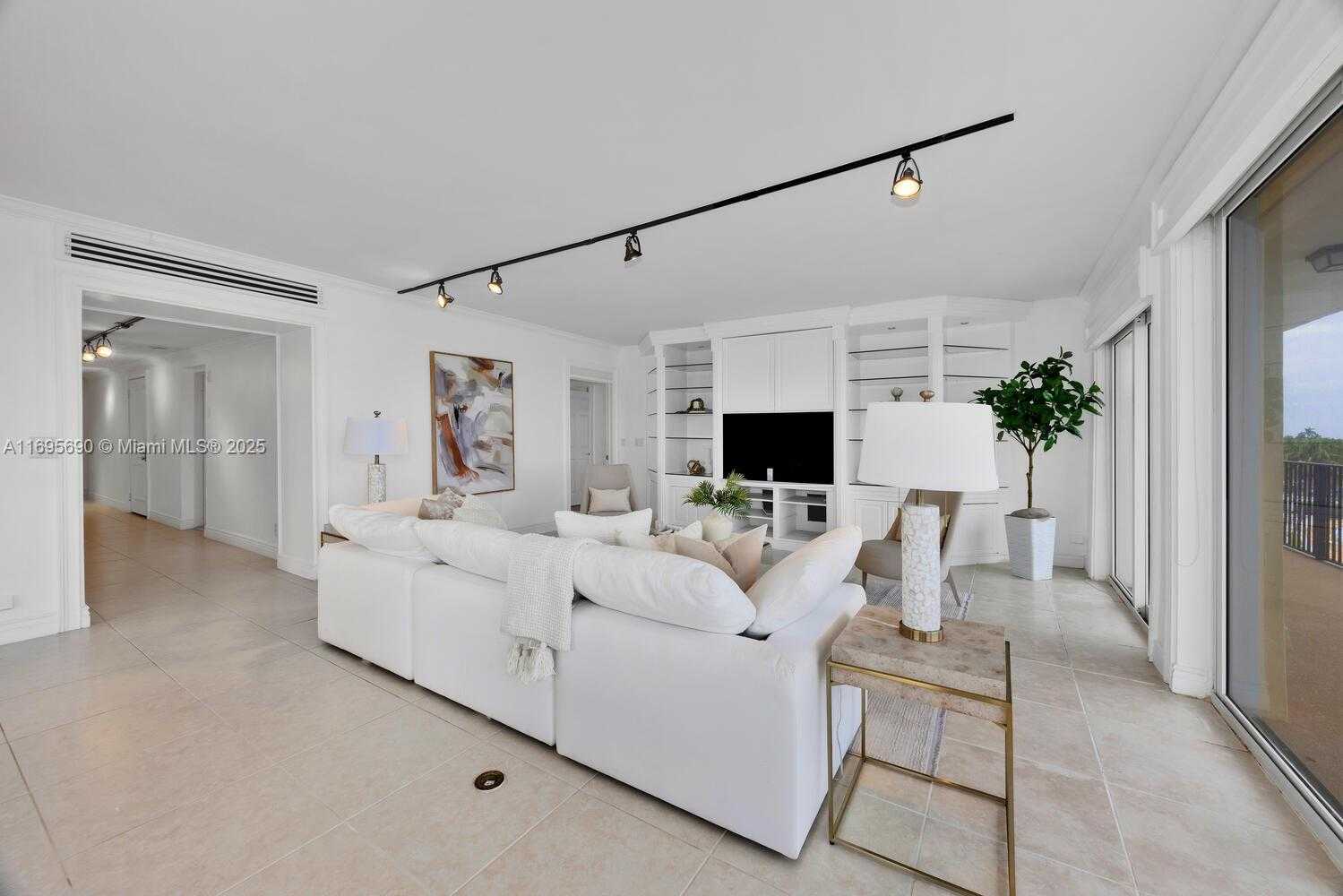 Small Image of 2500 BAY DR #PH, Pompano Beach Number 13