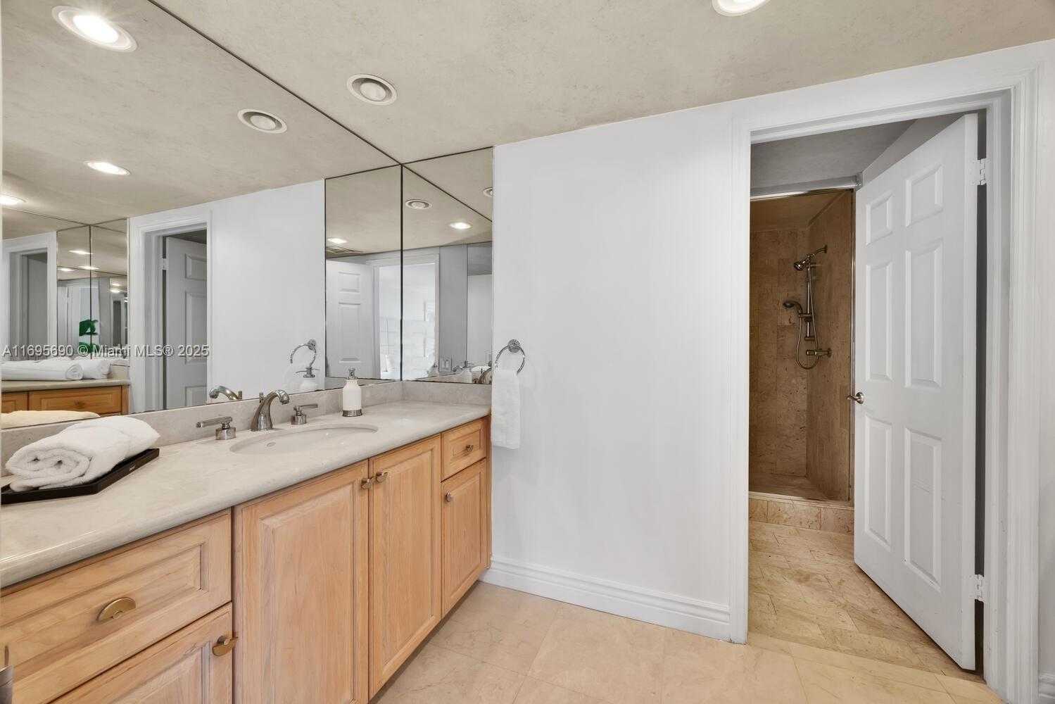 Small Image of 2500 BAY DR #PH, Pompano Beach Number 25