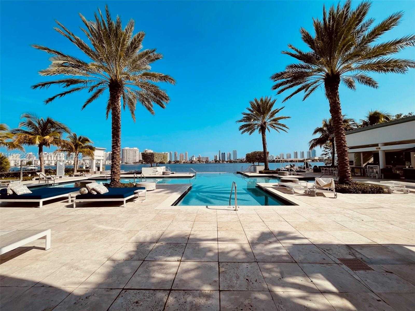 Small Image of 17301 BISCAYNE BLVD #208, North Miami Beach Number 10