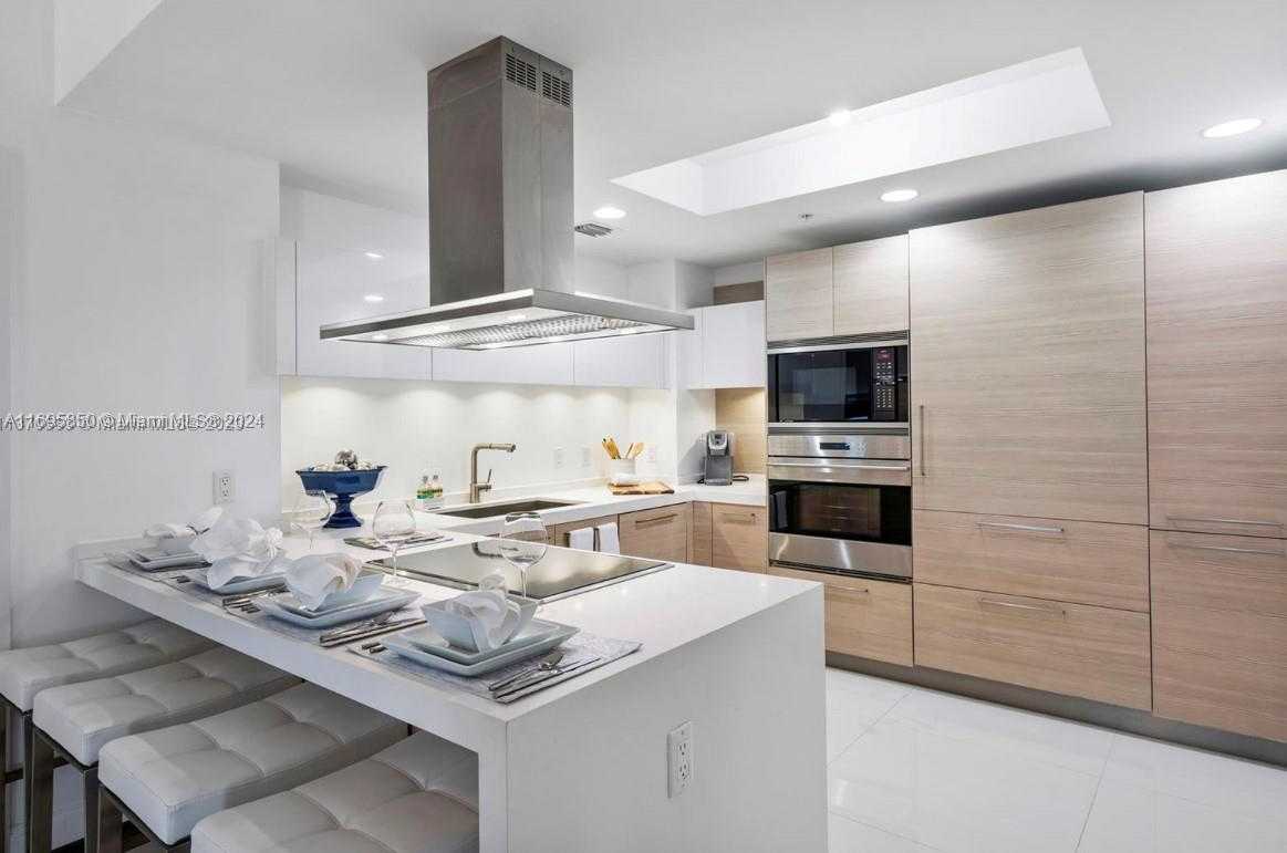 Small Image of 17301 BISCAYNE BLVD #208, North Miami Beach Number 5