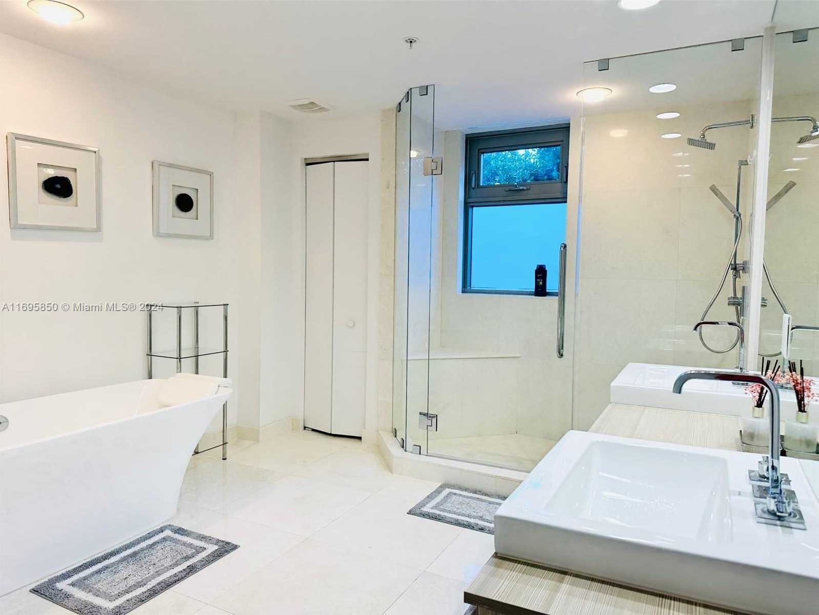 Small Image of 17301 BISCAYNE BLVD #208, North Miami Beach Number 8