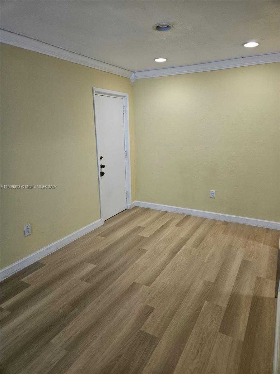 Small Image of 10816 NORTH KENDALL DR #R16, Miami Number 2