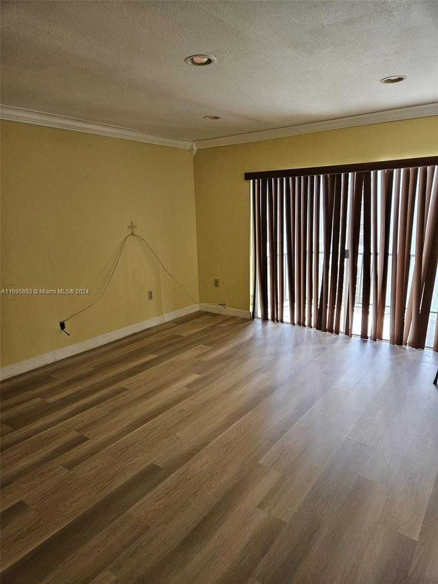 Small Image of 10816 NORTH KENDALL DR #R16, Miami Number 4
