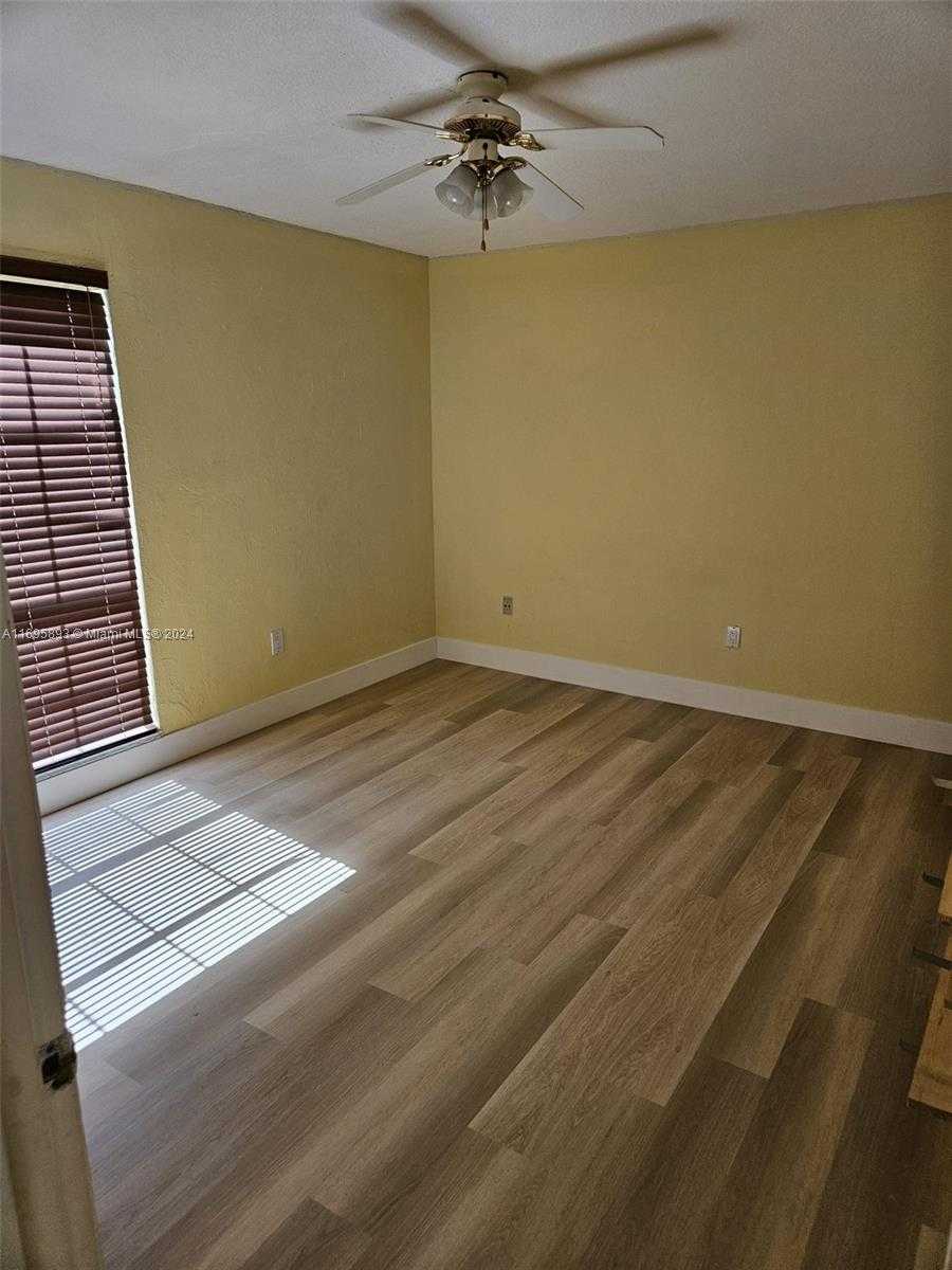 Small Image of 10816 NORTH KENDALL DR #R16, Miami Number 5