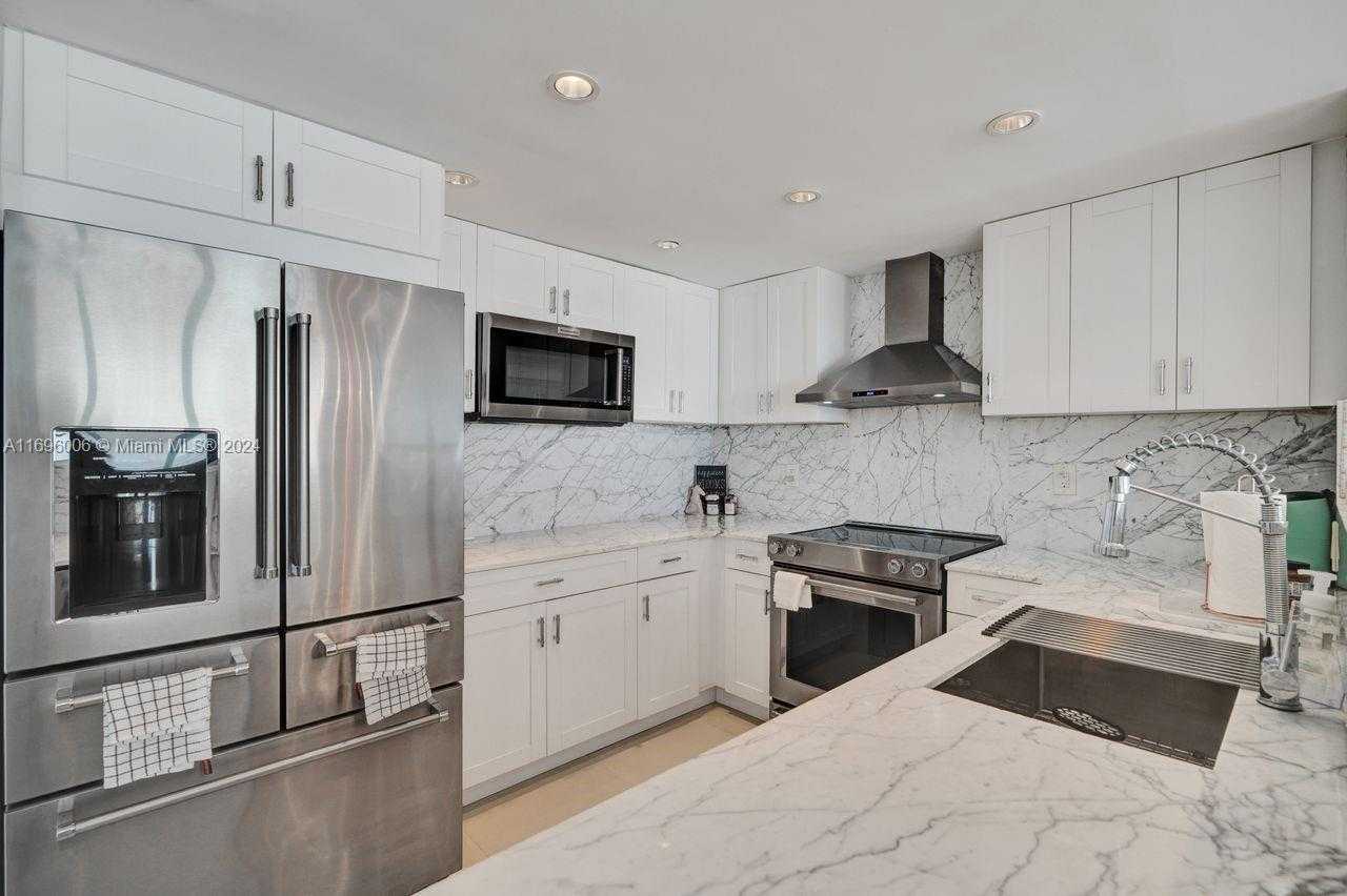Small Image of 5838 COLLINS AVE #2F, Miami Beach Number 11