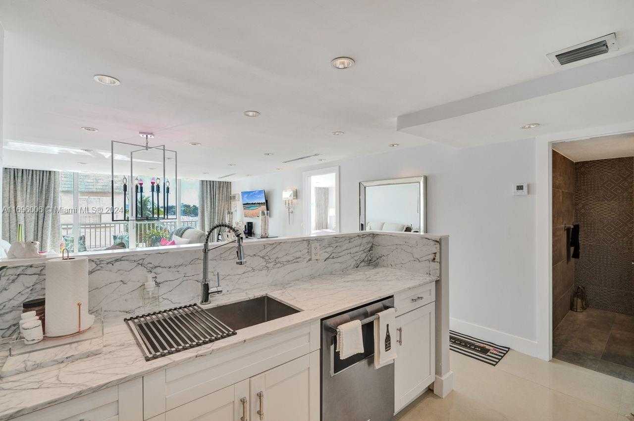 Small Image of 5838 COLLINS AVE #2F, Miami Beach Number 13