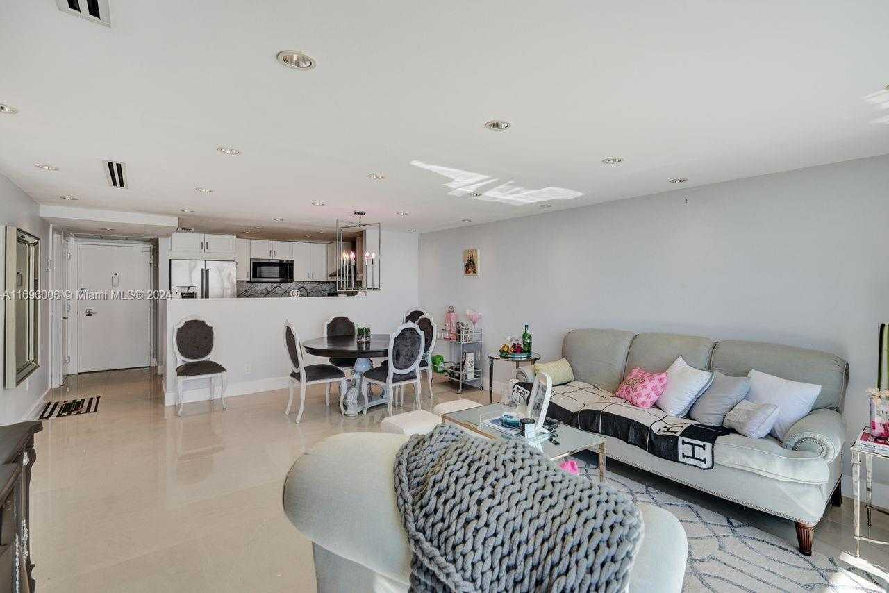 Small Image of 5838 COLLINS AVE #2F, Miami Beach Number 17