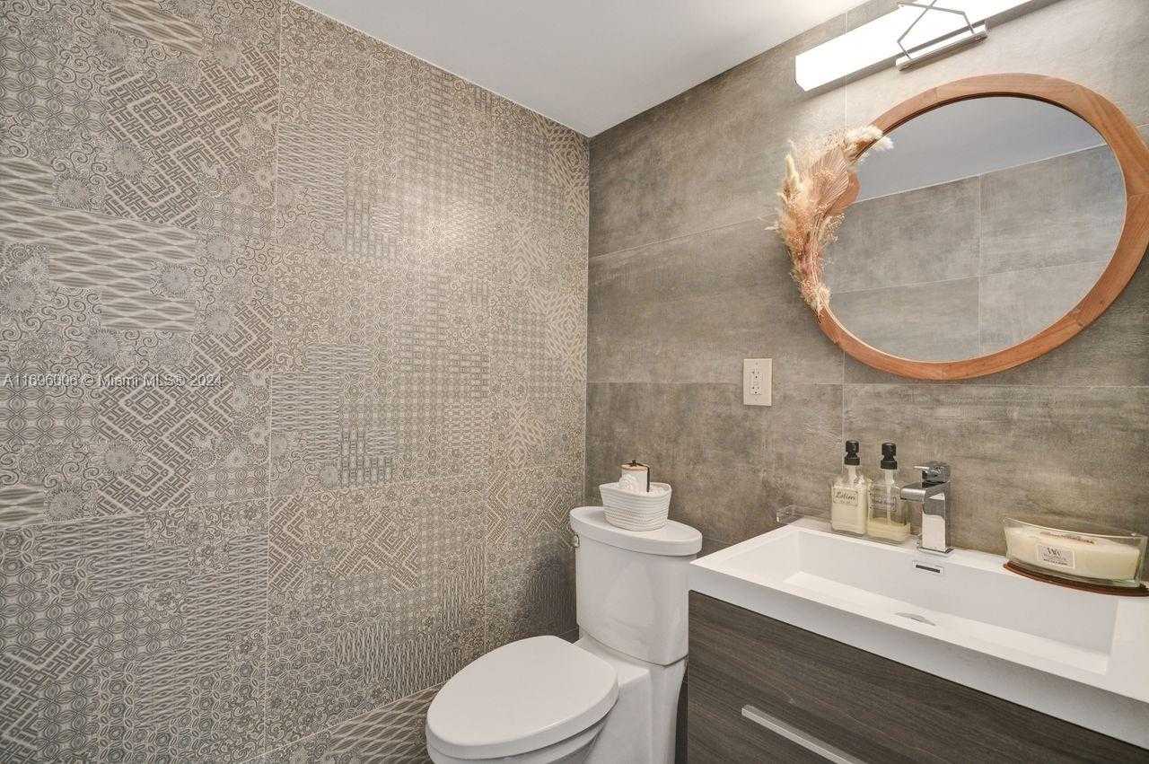 Small Image of 5838 COLLINS AVE #2F, Miami Beach Number 20