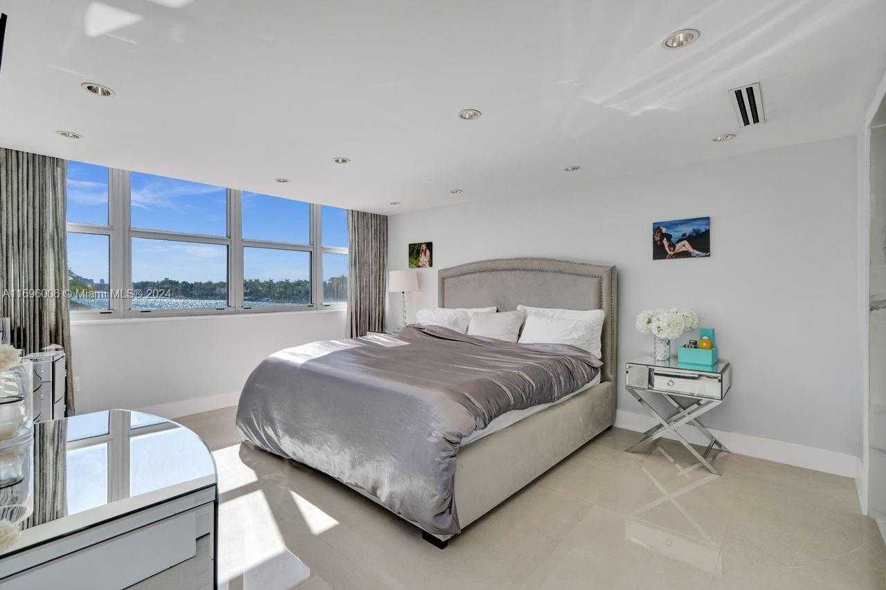 Small Image of 5838 COLLINS AVE #2F, Miami Beach Number 21