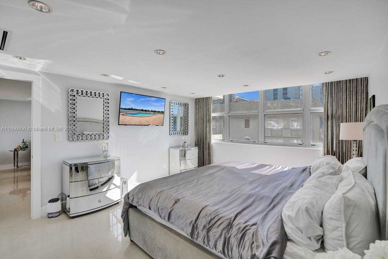 Small Image of 5838 COLLINS AVE #2F, Miami Beach Number 22