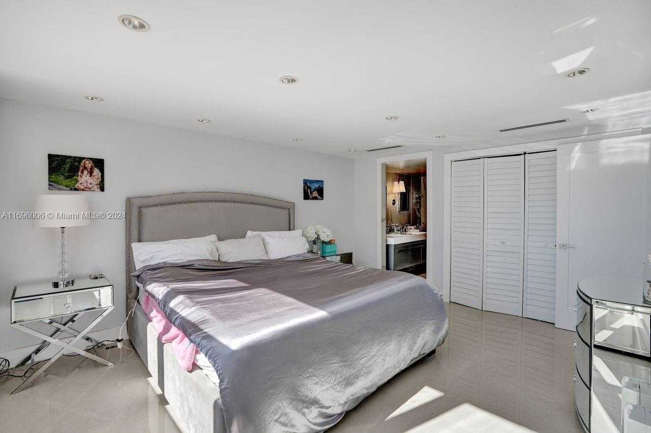 Small Image of 5838 COLLINS AVE #2F, Miami Beach Number 23