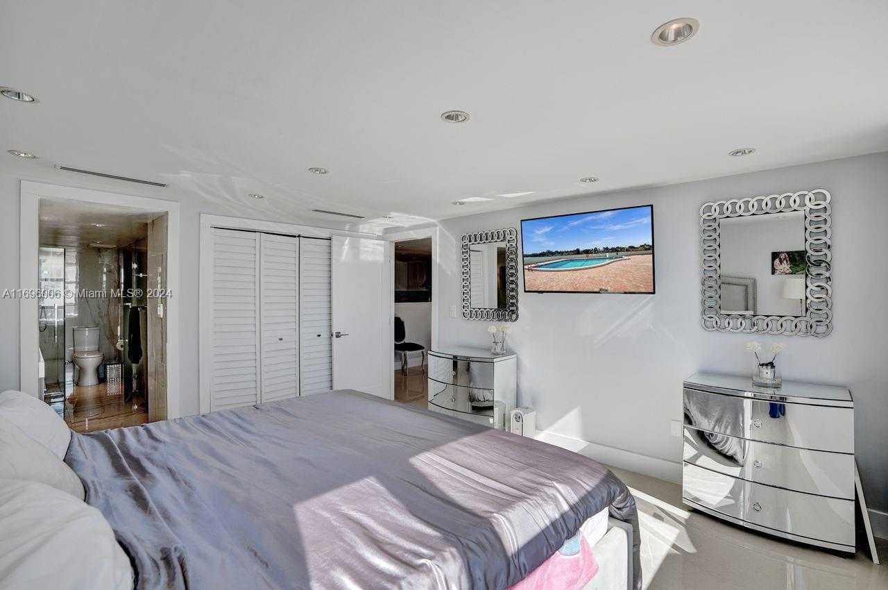 Small Image of 5838 COLLINS AVE #2F, Miami Beach Number 25