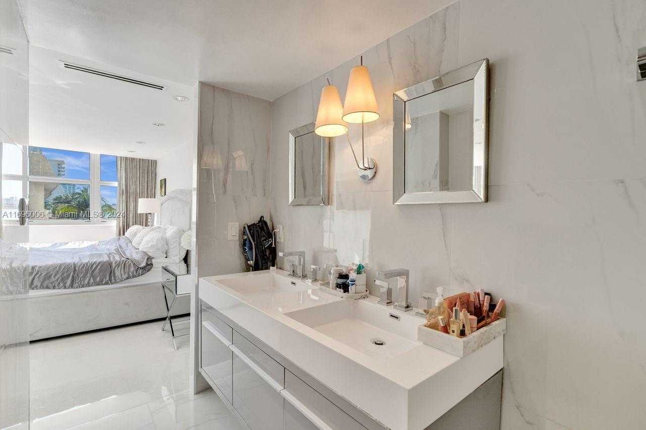 Small Image of 5838 COLLINS AVE #2F, Miami Beach Number 28