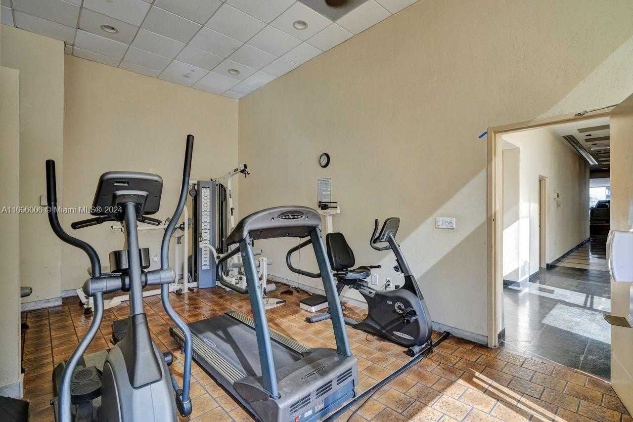 Small Image of 5838 COLLINS AVE #2F, Miami Beach Number 37