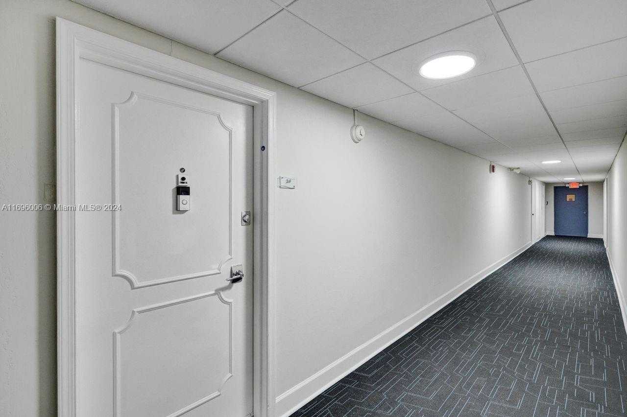 Small Image of 5838 COLLINS AVE #2F, Miami Beach Number 4