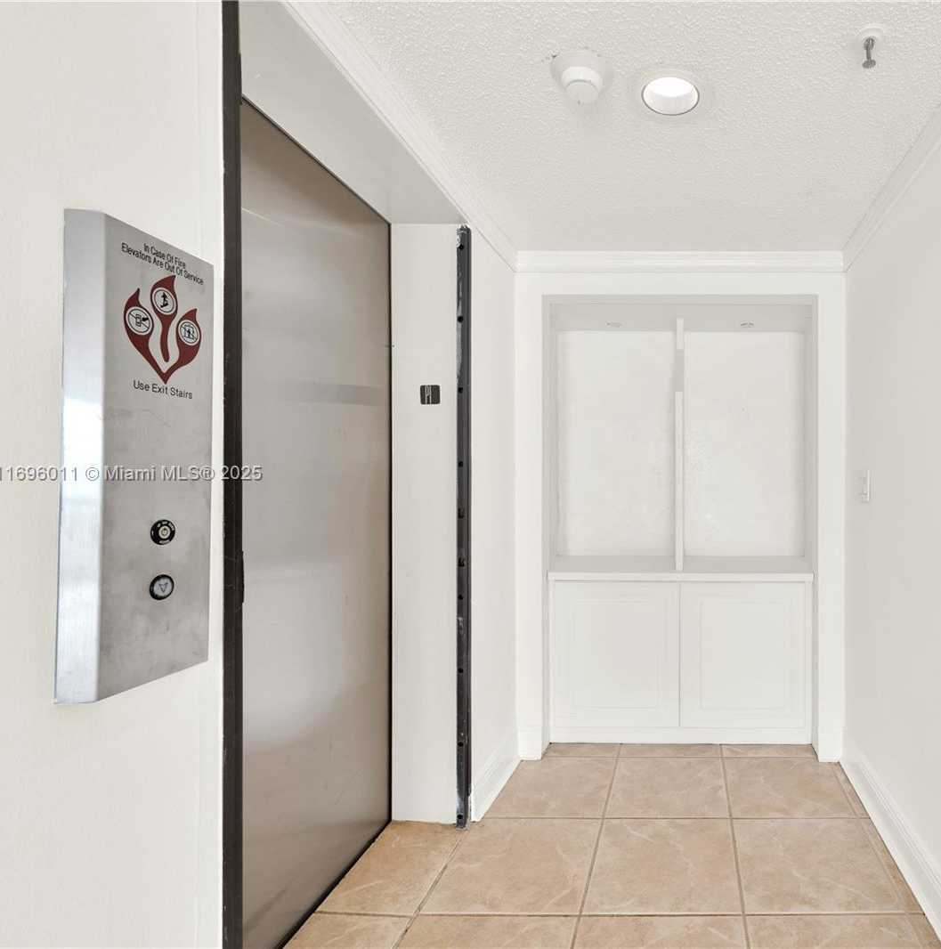 Small Image of 385 POINCIANA DR #1230, Sunny Isles Beach Number 10