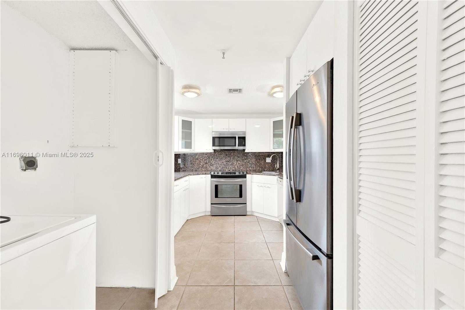 Small Image of 385 POINCIANA DR #1230, Sunny Isles Beach Number 20