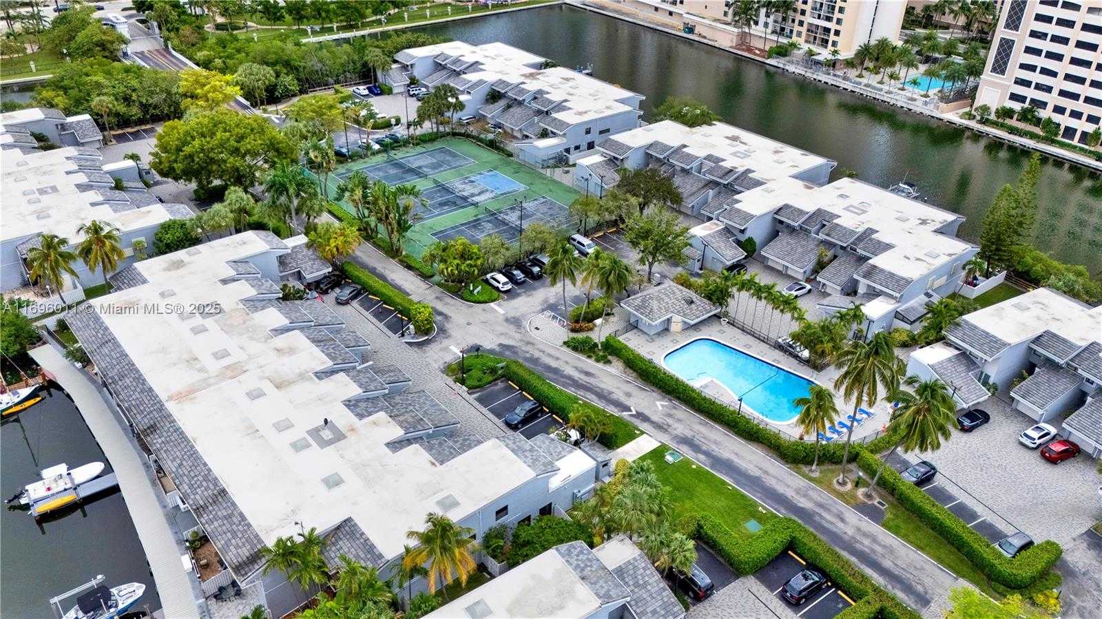 Small Image of 385 POINCIANA DR #1230, Sunny Isles Beach Number 4